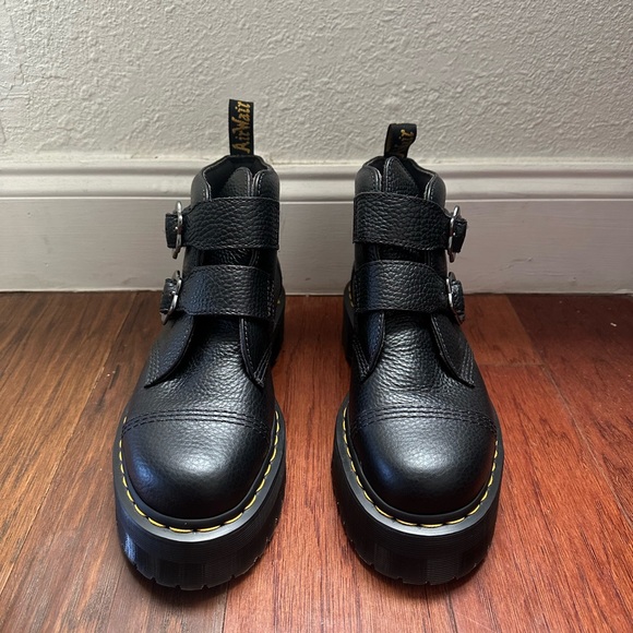 Dr.Martens Devon Flower Boots - Picture 2 of 4